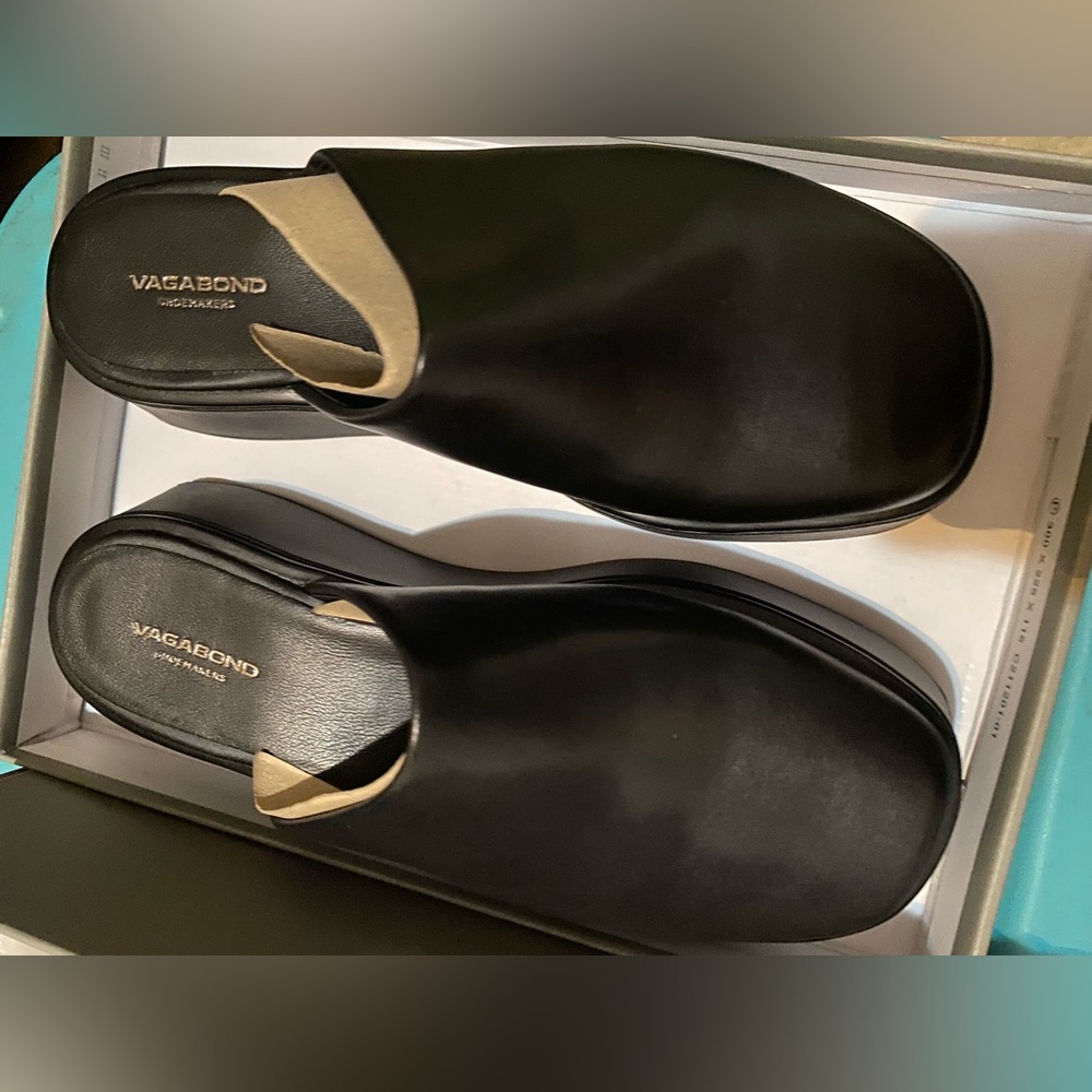 Vagabond Black Leather Mules